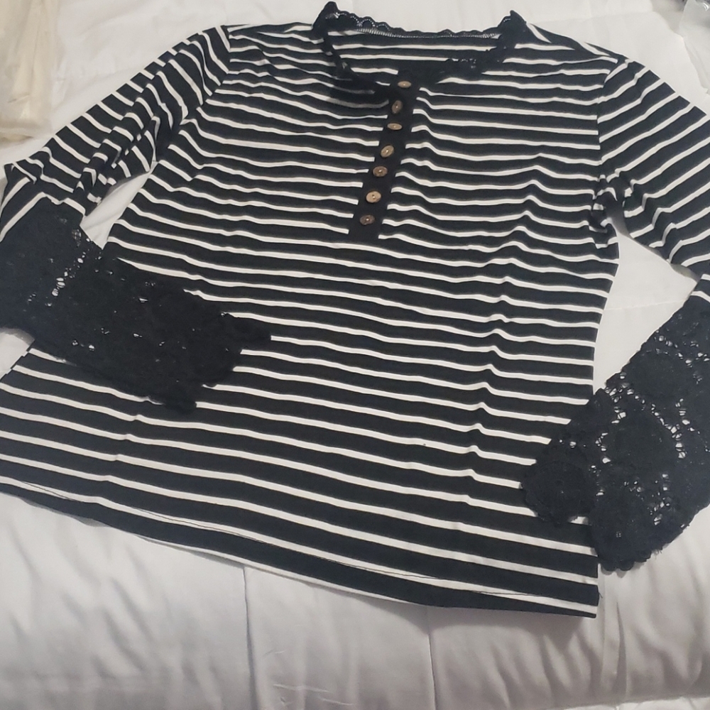 New boutique striped lace top - Picture 5 of 10